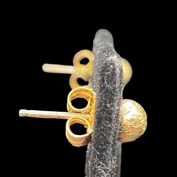 December birthstone 4mm earrings set in 14kt gold (tested) simulated stone - Picture 6 of 11